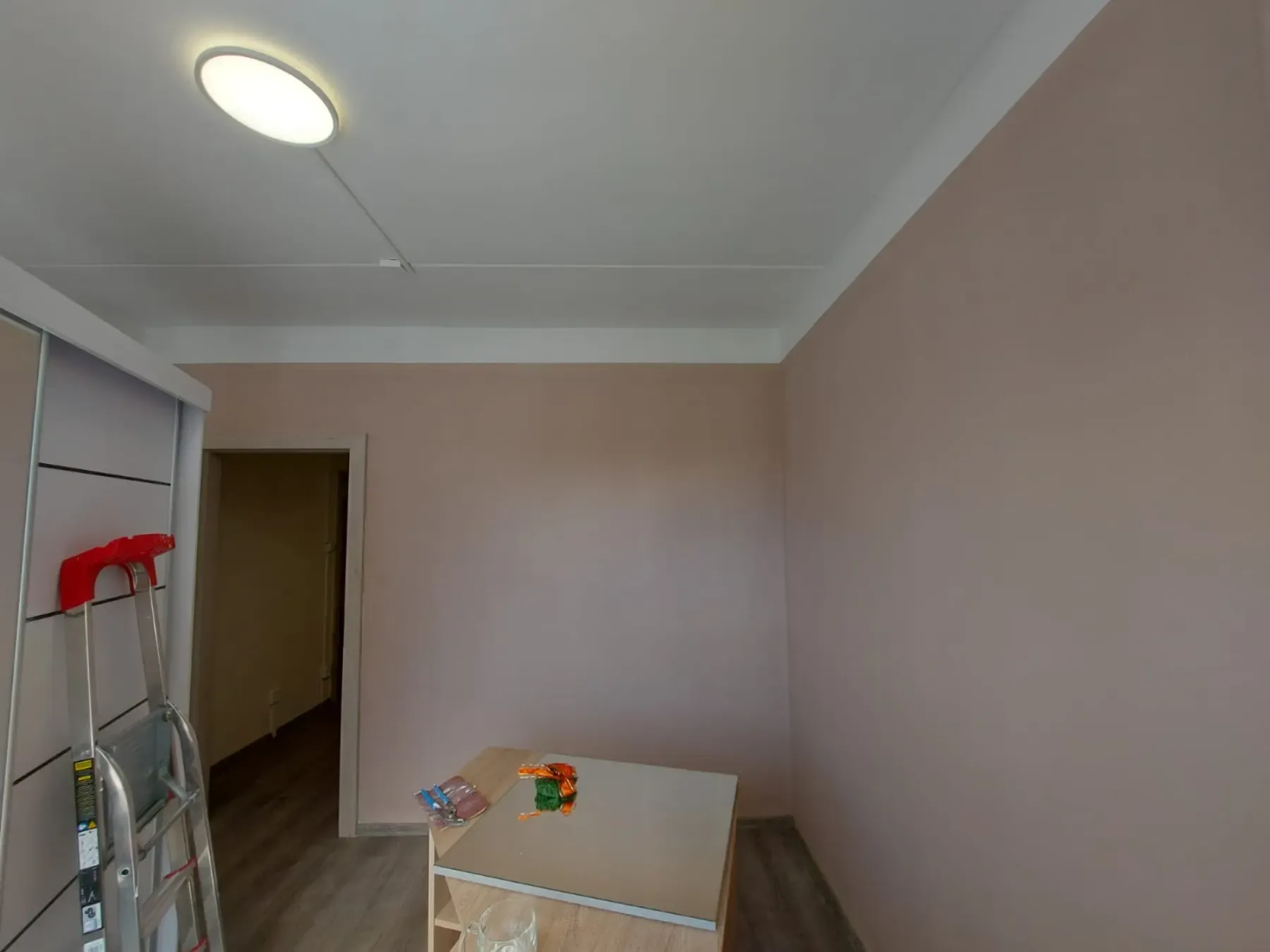 Pokoj ve starorůžové